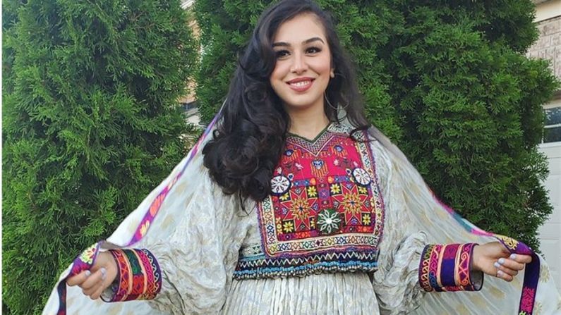 अफगाणी महिलांचा एल्गार, #DoNotTouchMyClothes, #AfghanistanCulture हॅशटॅगखाली रंगीबेरंगी कपड्यांतील फोटो पोस्ट