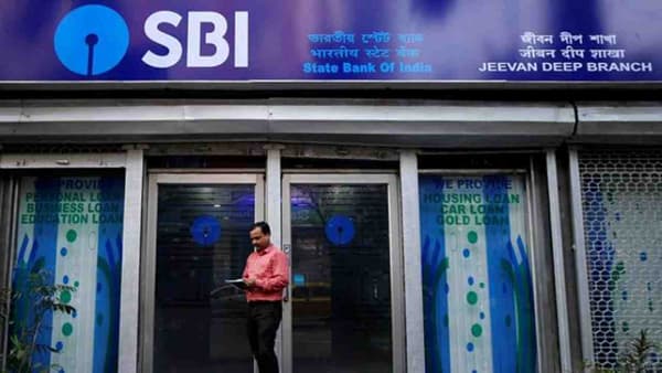 SBI PO Recruitment 2021: स्टेट बँक ऑफ इंडियाकडून प्रोबेशनरी ऑफिसर पदाचं नोटिफिकेशन जारी, 2056 पदांवर भरती