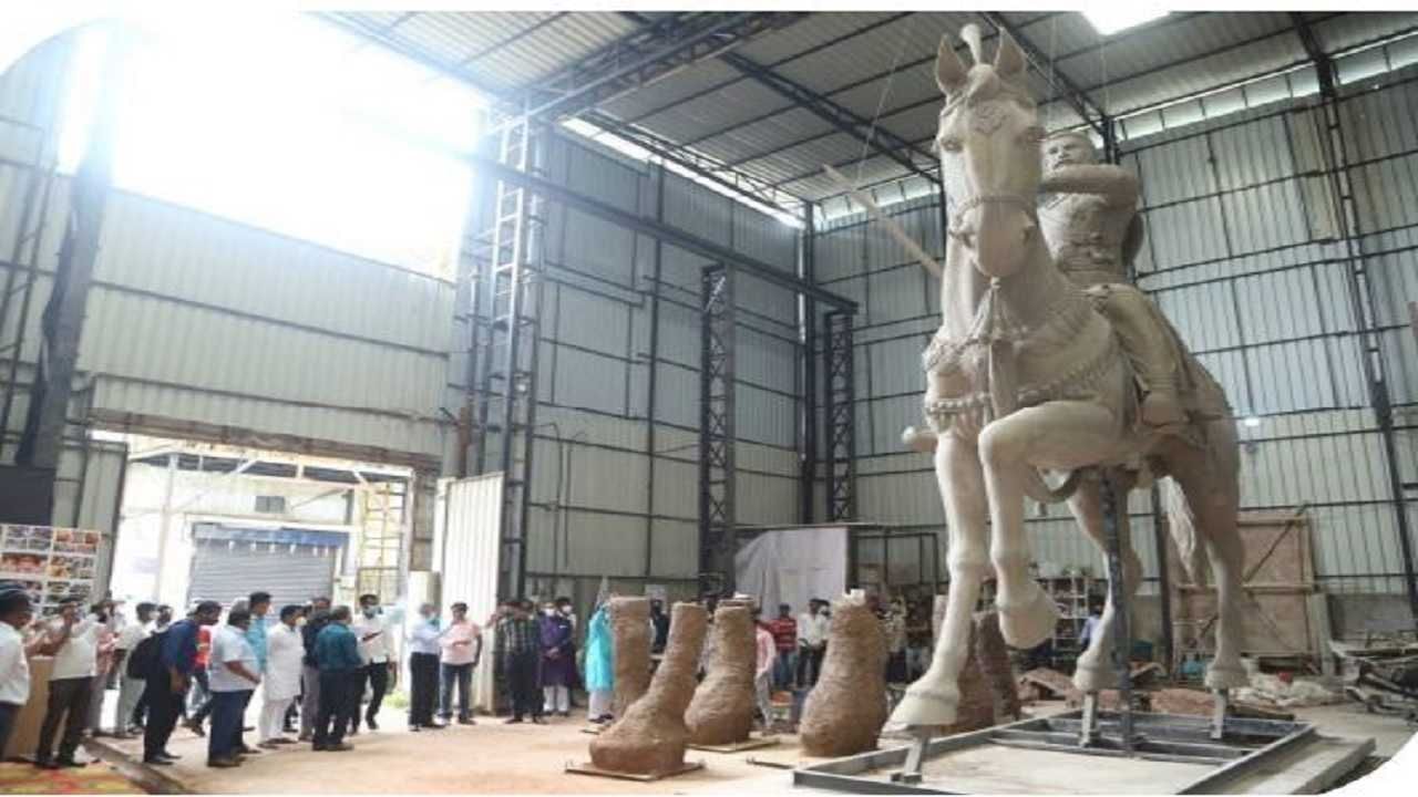 औरंगाबादेत उभारला जातोय देशातला सर्वात उंच शिवाजी महाराजांचा पुतळा, किती असेल उंची, कुठे सुरु आहे पुतळा घडवण्याचे काम? औरंगाबादेत उभारला जातोय देशातला सर्वात उंच शिवाजी महाराजांचा पुतळा, किती असेल उंची, कुठे सुरु आहे पुतळा घडवण्याचे काम?