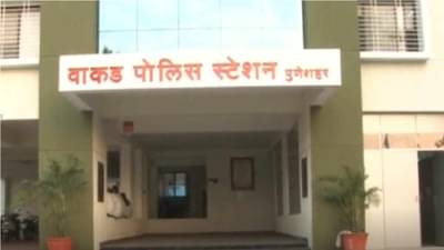 पुण्यात डिलिव्हरी बॉयची अश्लिल शेरेबाजी, रस्त्यावरच तरुणीचे चुंबन घेण्याचा प्रयत्न, महाराष्ट्रात चाललंय काय ?