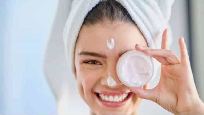 Skin Care Tips : त्वचेला चमकदार ठेवण्यासाठी या पदार्थांचा आहारात समावेश करा!