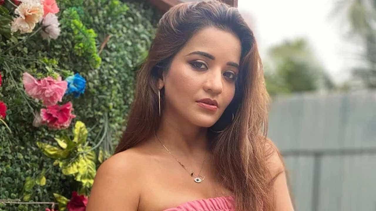 भोजपुरी सिनेमाबरोबरच हिंदी मनोरंजन विश्वात आपले अभिनय कौशल्य सिद्ध करणारी मोनालिसा (Monalisa) तिच्या चाहत्यांच्या हृदयावर राज्य करते.