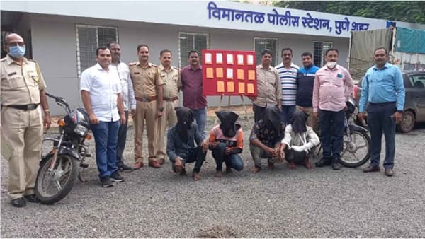 रस्त्यात मोबाईलवर बोलताना सावध रहा! पुण्यात महिलांचे फोन चोरणाऱ्या चौघांच्या टोळीचा पर्दाफाश