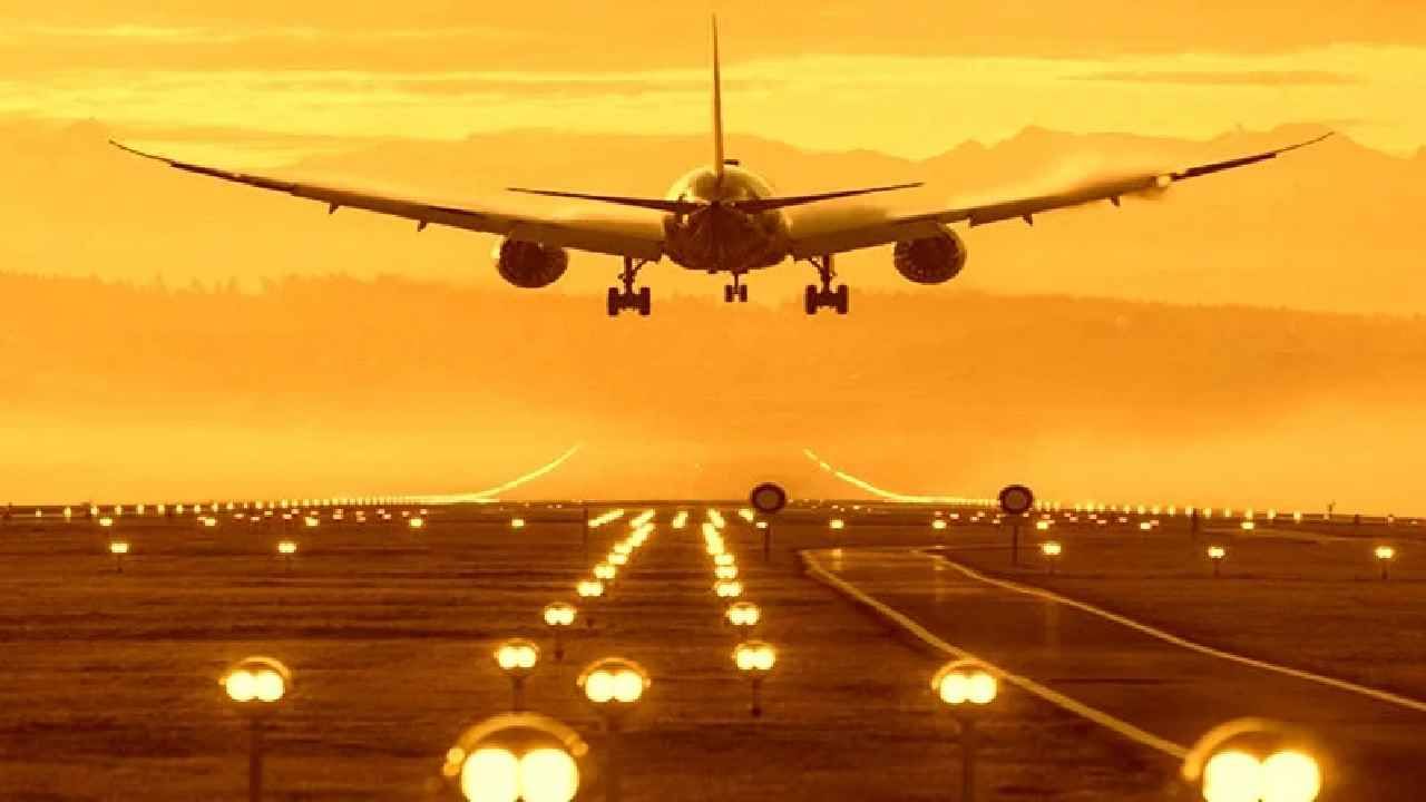 Omicron Variant : आंतरराष्ट्रीय विमानांच्या उड्डाणावरील बंदी कायम, ओमिक्रॉनच्या धोक्यामुळे केंद्राचा मोठा निर्णय