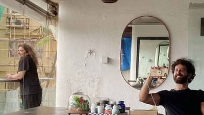 ‘हृतिक रोशन के घर सीलन?’, घरातील ओल पकडलेल्या भिंतीला पाहून चाहतीचा प्रश्न, उत्तर देताना हृतिक म्हणतो...