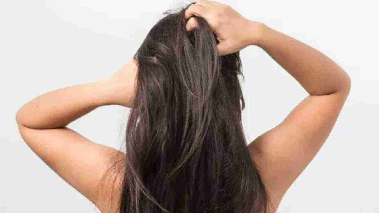 Hair Oil Benefits : सुंदर आणि चमकदार केस मिळवण्यासाठी हे तेल नियमितपणे लावा!