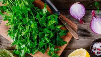 Health Benefits Of Parsley : ओव्याचे आश्चर्यकारक आरोग्यदायी फायदे जाणून घ्या!