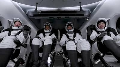 SpaceX : नव्या पर्वाची सुरुवात, सर्वसामान्य लोक अंतराळात, स्पेसएक्सने इतिहास रचला!