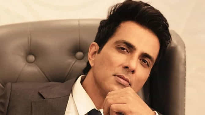 Sonu Sood | आयकर विभाग अधिकारी पुन्हा सोनू सूदच्या घरी, आधीही 20 तास झाडाझडती