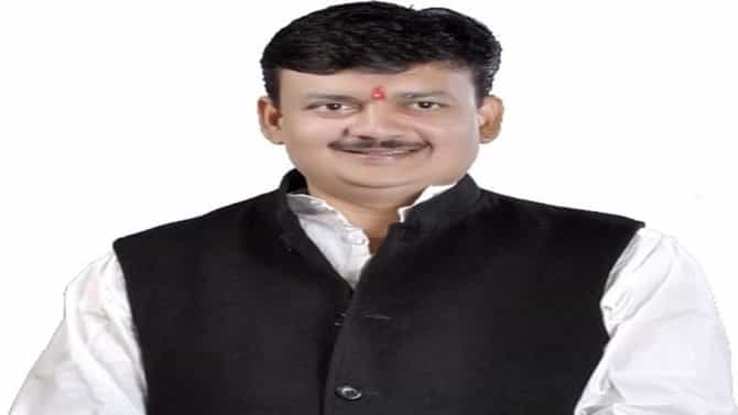 चंद्रपुरात काँग्रेसचा शिवसेनेला धक्का!, वरोरा नगर परिषदेच्या 7 नगरसेवकांचा काँग्रेसमध्ये प्रवेश