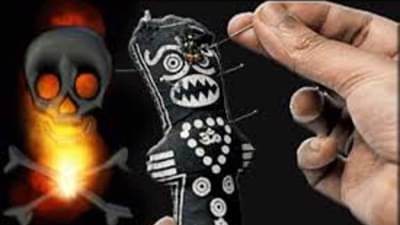 काळी जादू शिकण्याच्या नादात पोटच्या मुलीला संपवलं, पोलिसांनी दरवाजा उघडताच तिचाही नग्नावस्थेत मृतदेह