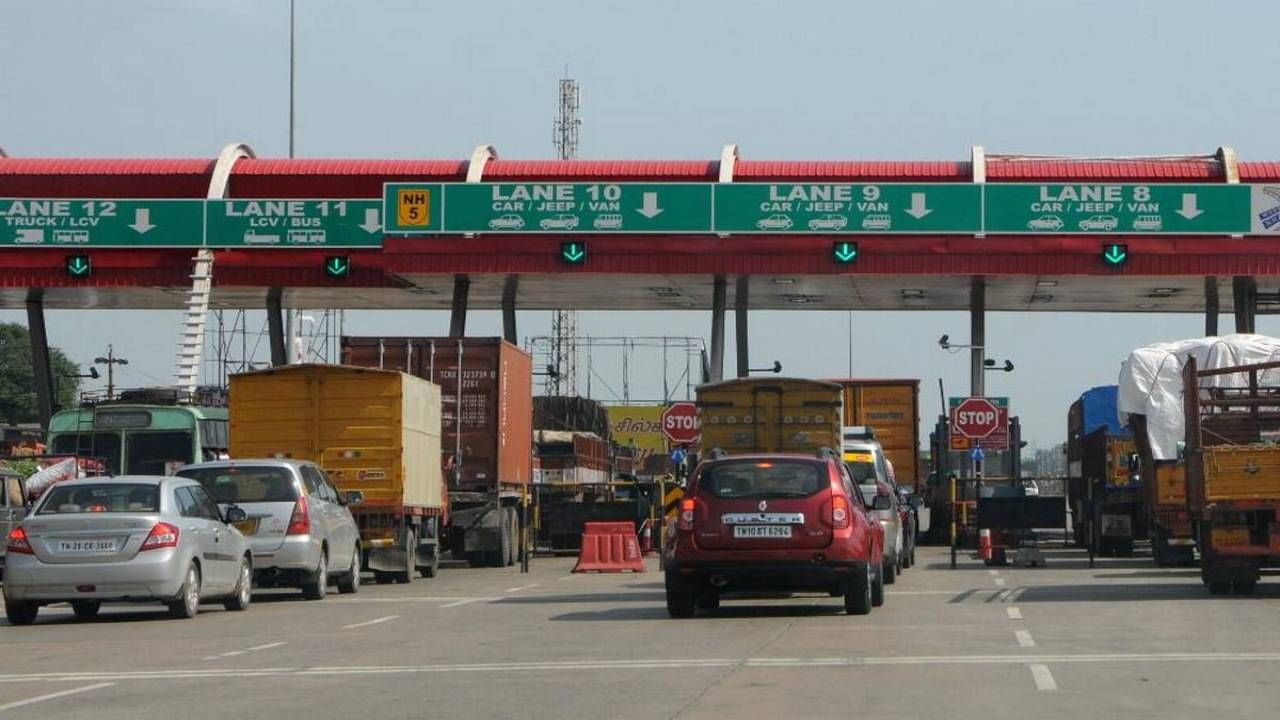 भाजप कार्यकर्त्यांचा पिंपळगाव टोल नाक्यावर राडा, NHAI च्या अधिकाऱ्यांकडून टोलचा झोल मान्य!