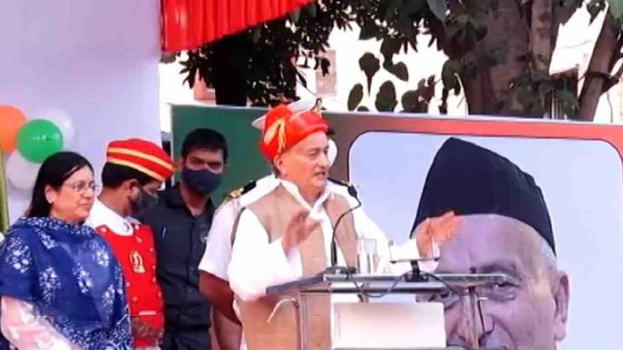 VIDEO : मोदींच्या वाढदिवसानिमित्त पुण्यात कार्यक्रम, राज्यपाल भाषणाच्या सुरुवातीला म्हणाले, तुळजाभवानी माता की जय!