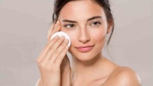 Skin Care : त्वचेवर नैसर्गिक चमक आणण्यासाठी मिल्क पावडरचा फेसपॅक नक्की ट्राय करा! 