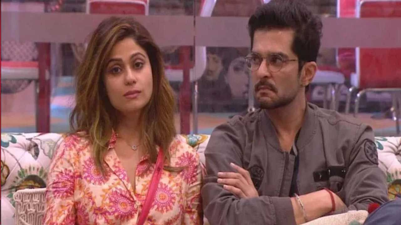 Bigg Boss OTT | शमिता शेट्टीच्या प्रेमात पडलाय राकेश बापट, प्रेम व्यक्त करतानाचा व्हिडीओ चर्चेत!