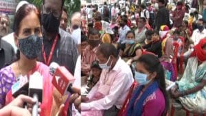 केंद्रीय आरोग्यमंत्र्यांच्या कार्यक्रमातच कोरोना नियमांना हरताळ, लोक म्हणाले, 'भारतीताई, हे वागणं बरं नव्हं'