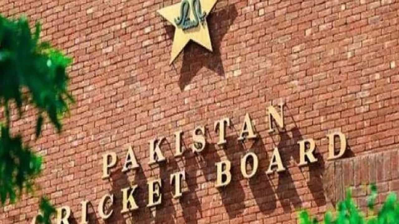 T20 World Cup 2021 मध्ये पाकिस्तानची पहिली लढत भारताशी, सामन्याच्या काही दिवस आधीच संघाला मोठा झटका