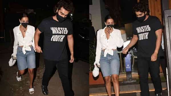 बॉलिवूड अभिनेता अर्जुन कपूर (Arjun Kapoor) आणि मलायका अरोरा (Malaika Arora) यांच्या अफेअरची गेल्या अनेक वर्षांपासून चर्चा सुरू आहे. आता ही जोडी देखील एकमेकांसोबत सार्वजनिक ठिकाणी दिसते. नुकतंच शुक्रवारी, ही जोडी डिनर डेटनंतर एकत्र दिसली. पाहा खास फोटो.