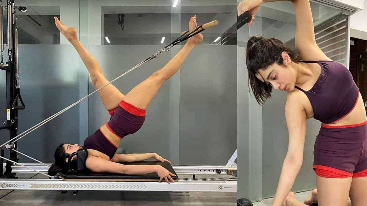 बॉलिवूडची सुंदर अभिनेत्री जान्हवी कपूर अनेकदा सोशल मीडियावर आपले फोटो शेअर करते. आता जान्हवी कपूरनं तिचे वर्कआऊट मोडमधीन फोटो सोशल मीडियावर शेअर केले आहेत.