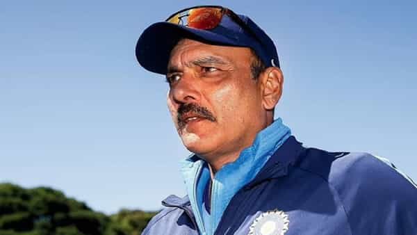 भारतीय क्रिकेट संघाचे (Indian Cricket team) मुख्य प्रशिक्षक रवी शास्त्री (Ravi Shastri) यांनी टी20 वर्ल्ड कपनंतर मुख्य प्रशिक्षक पदक सोडणार असल्याचं स्पष्ट केलं आहे. त्यामुळे आता बीसीसीआय (BCCI) नवा प्रशिक्षक शोधण्याचं काम करत असून यासाठी अनेक दिग्गजांच्या नावांची चर्चा आहे.