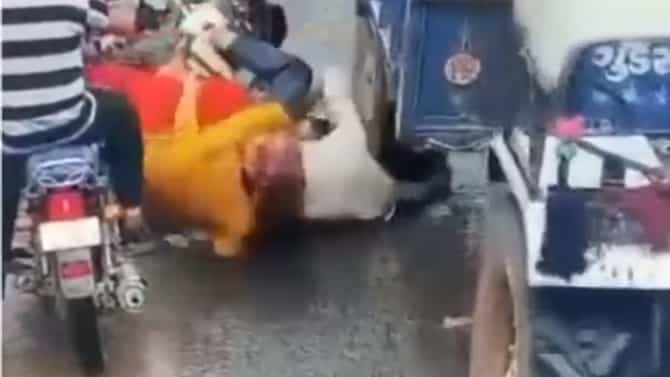 Video | डोक्यावरुन ट्रॅक्टर जाऊनही सुरक्षित, एका हेल्मेटने वाचवलं, भीषण अपघाताचा व्हिडीओ व्हायरल