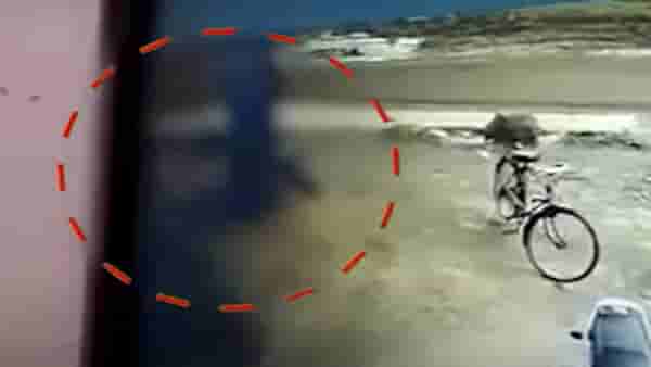 VIDEO : रस्त्याने चालत असताना अचानक वायर तुटली, मोठी दुर्घटना, दोन भावांचा होरपळून जागीच मृत्यू