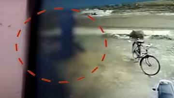 VIDEO : रस्त्याने चालत असताना अचानक वायर तुटली, मोठी दुर्घटना, दोन भावांचा होरपळून जागीच मृत्यू