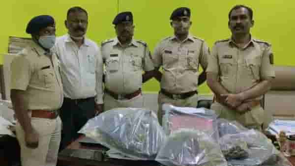 वास्तू सल्लागाराच्या कार्यालयात इंद्रजाल आणि घोरपडीचे अवयव, तिघांना बेड्या, कल्याणमध्ये वनविभागाची मोठी करवाई