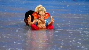 मुंबईत 246 विसर्जनस्थळी दीड लाखाहून अधिक मूर्तींचे विसर्जन, अडीच लाख किलोहून अधिक निर्माल्यापासून खतनिर्मिती