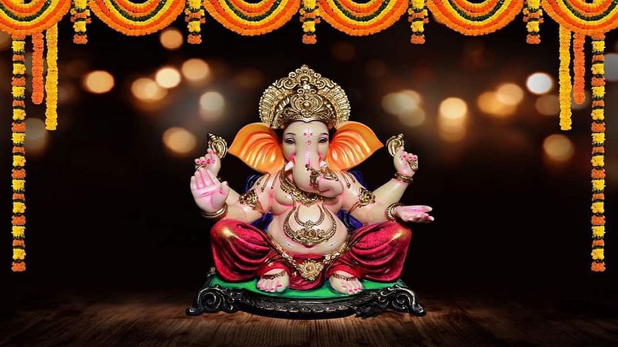 Ganpati Visarjan 2021 | अनंत चतुर्दशीच्या दिवशीच गणपतीचे विसर्जन का केले जाते? जाणून घ्या यामागील पौराणिक कथा Ganpati Visarjan 2021 | अनंत चतुर्दशीच्या दिवशीच गणपतीचे विसर्जन का केले जाते? जाणून घ्या यामागील पौराणिक कथा