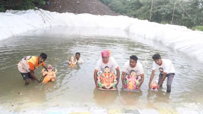 ठाण्यात बाप्पाला निरोप... विसर्जन स्थळांवर गर्दी; पोलिसांचा प्रचंड बंदोबस्त