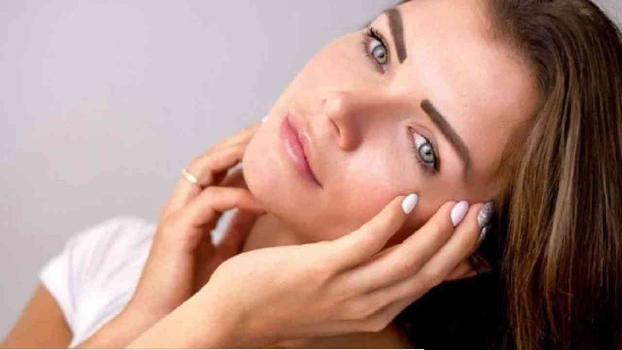 Skin Care Tips : चेहऱ्यावरील उघड्या छिद्रांमुळे त्रस्त आहात?, मग 'हे' घरगुती उपाय करून पाहा!