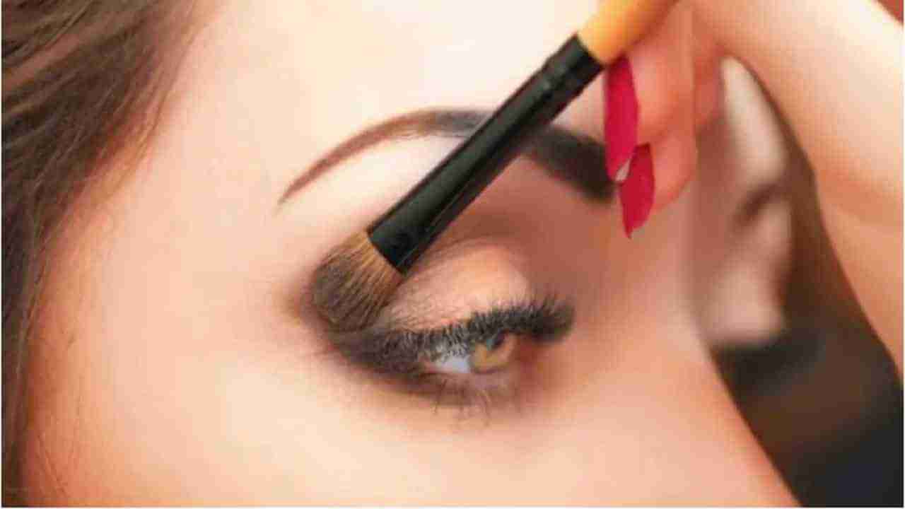 Make up Tips : लेन्स लावताना तुम्ही मेकअप केलात तर या गोष्टी लक्षात ठेवा!