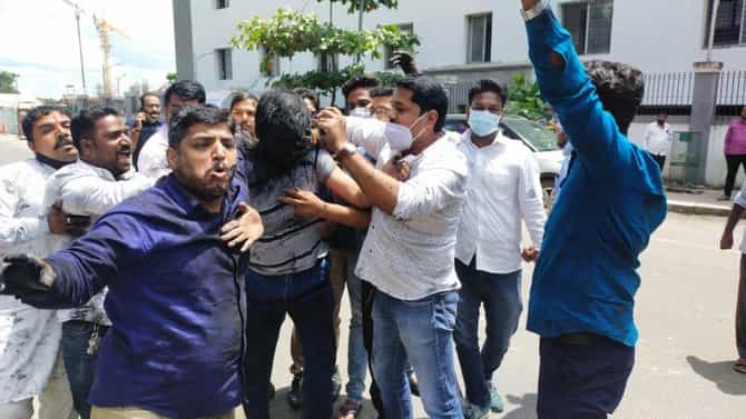 महाविकास आघाडीच्या नेत्यांविरोधात आक्षेपार्ह लिखाण, लखोबा लोखंडे पुणे सायबर पोलिसांच्या कचाट्यात