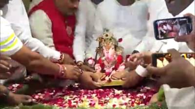 मुख्य मंदिरातील कुंडात दगडूशेठच्या गणपतीचं विसर्जन, भाविकांकडून ऑनलाईन दर्शन