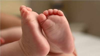 हलगर्जीपणाचा कळस ! टॉयलेटमध्ये बाळांतीण केली, नंतर अर्भकाचं डोकं कमोडमध्ये अडकलं