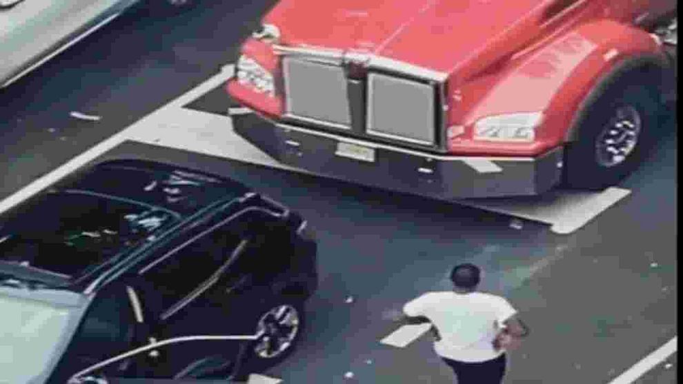Video: 'त्याने रागा रागात हॉर्न दिला, याने त्यावर डान्स केला', कार चालकाचं मुजोर ट्रक चालकाला भन्नाट प्रत्युत्तर