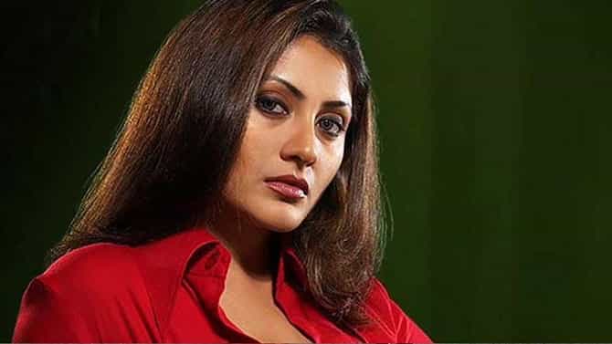 Happy Birthday Rimi Sen | अभिनय विश्वापासून दूर जात राजकारणात उतरली होती रिमी सेन, पाहा कसा होता अभिनेत्री चित्रपट प्रवास