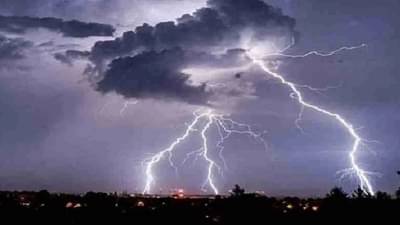 बारामतीत मोठी दुर्घटना, शेतात काम सुरु असताना अचानक वीज कोसळली, दोघांचा जागीच मृत्यू, एक अत्यवस्थ