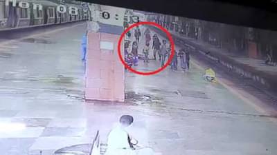 वाद दुसऱ्या पत्नीसोबत, पतीने पहिल्या बायकोच्या मुलाचा प्लॅटफॉर्मवर डोकं आपटून जीव घेतला