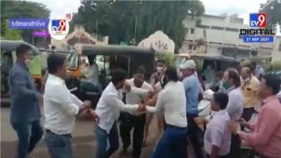 VIDEO | स्मॉल फायनान्स कंपनीच्या कर्मचाऱ्यांची दोघांना फ्रीस्टाईल मारहाण, ऑफिसबाहेरच राडा