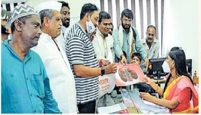 आमची किडनी विका, पण रस्ते करा; हतबल जळगावकरांची महापालिकेकडे आर्त विनवणी