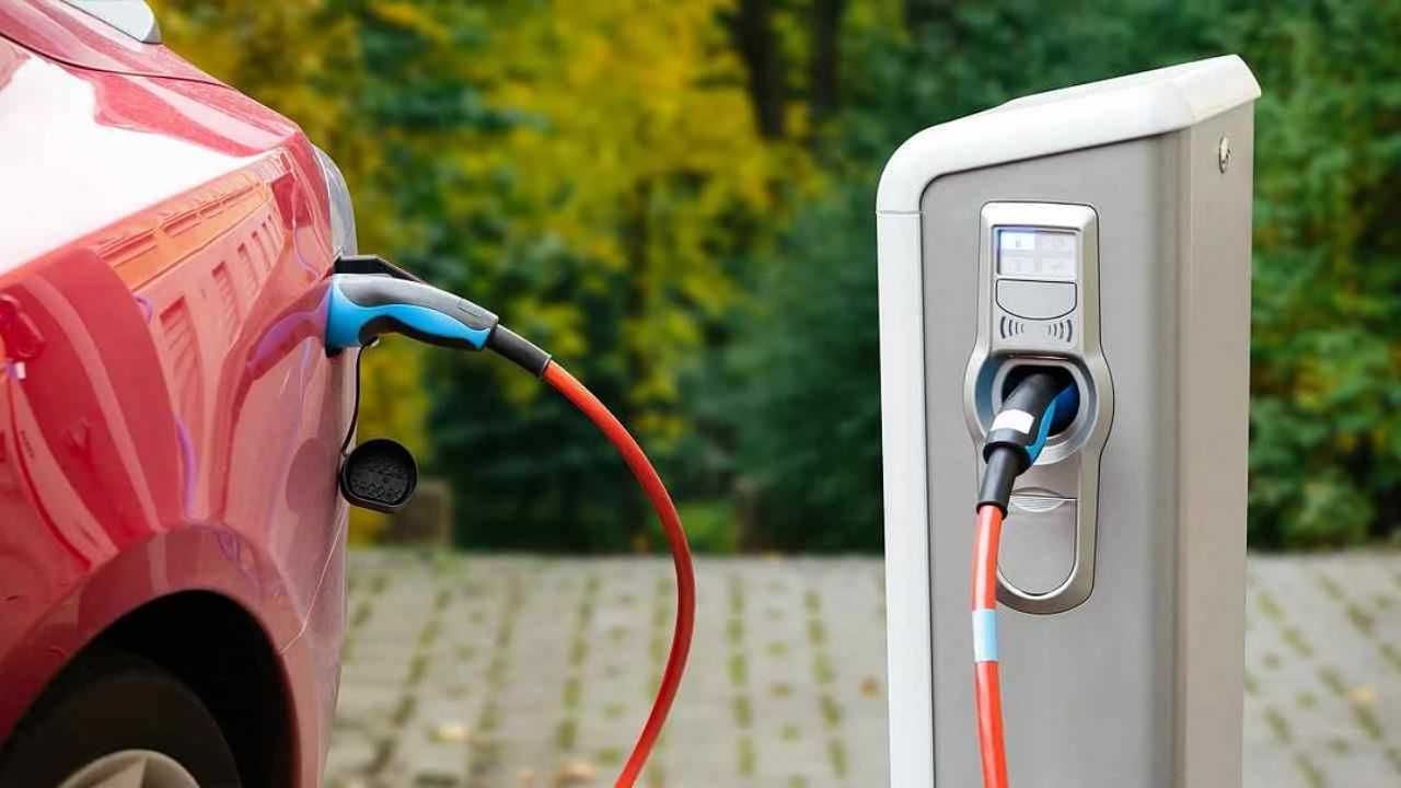 Electric Vehicles : 10 हजार चार्जिंग स्टेशन उभारणार 'ही' कंपनी, तुम्हीही चार्जिंग स्टेशन उघडून करू शकता चांगली कमाई