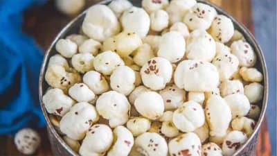 Makhana Health Benefits : दररोज मूठभर मखाणा खा आणि निरोगी आयुष्य जगा!