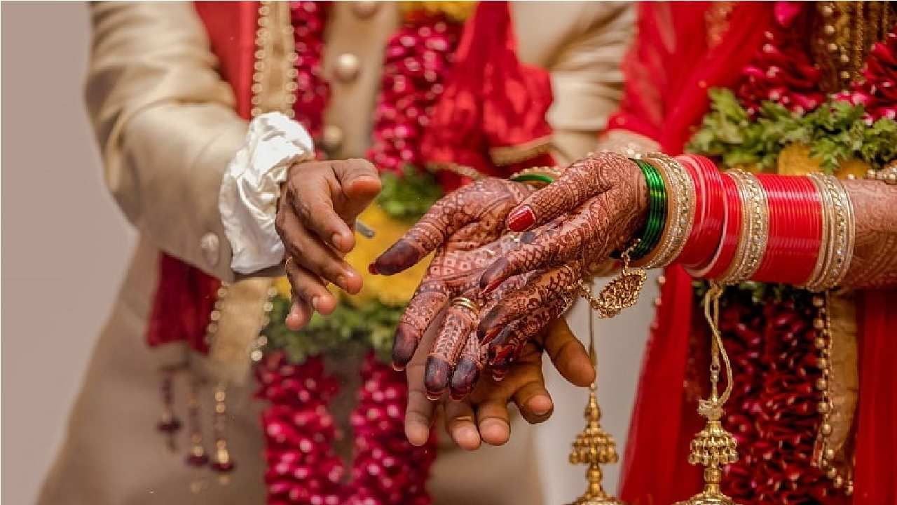 उस्मानाबादेत लग्नाच्या दुसऱ्याच दिवशी नववधू दागिन्यांसह पळाली, नांदेडमध्ये बेड्या उस्मानाबादेत लग्नाच्या दुसऱ्याच दिवशी नववधू दागिन्यांसह पळाली, नांदेडमध्ये बेड्या