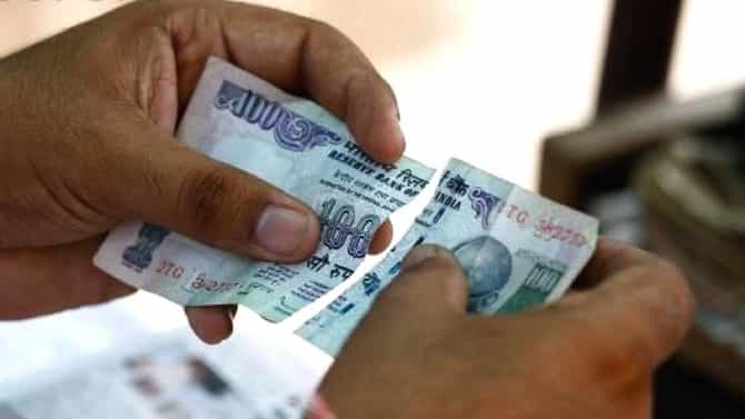फाटलेल्या नोटांची चिंता सोडा, RBI हे नियम वाचा, आणि बँकेत जाऊन नोटा बदलून घ्या!