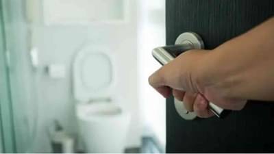 मूत्रविसर्जनाशी संबंधित या 5 समस्यांकडे चुकूनही दुर्लक्ष नको, प्रोस्टेट कॅन्सरचे असू शकतात लक्षणे!