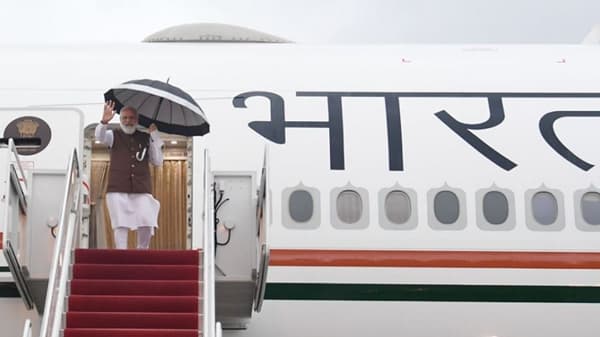 अमेरिकेतील तीन दिवसांच्या कार्यक्रमासाठी पंतप्रधान नरेंद्र मोदी (PM Narendra Modi US Visit) बुधवारी अमेरिकेच्या दौऱ्यावर रवाना झाले. पंतप्रधान मोदी गुरुवारी सकाळी वॉशिंग्टन डीसीला पोहोचले.