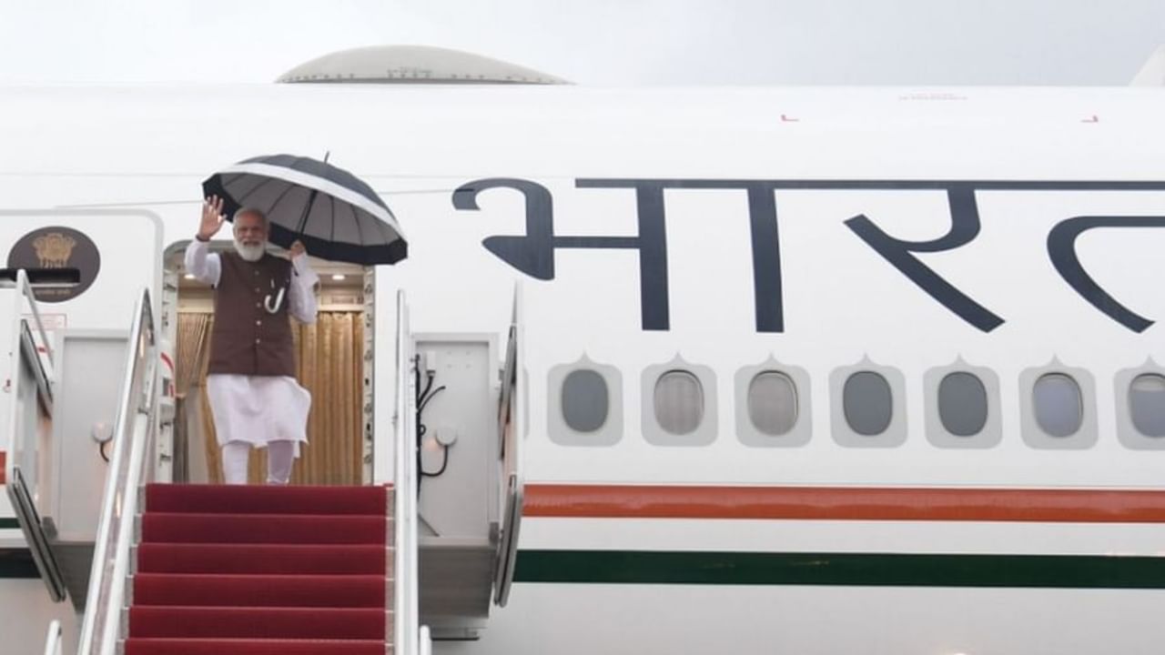अमेरिकेतील तीन दिवसांच्या कार्यक्रमासाठी पंतप्रधान नरेंद्र मोदी (PM Narendra Modi US Visit) बुधवारी अमेरिकेच्या दौऱ्यावर रवाना झाले. पंतप्रधान  मोदी गुरुवारी सकाळी वॉशिंग्टन डीसीला पोहोचले. 