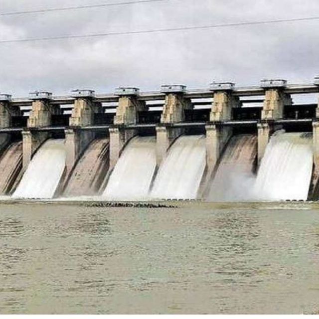 मराठवाडा तृप्त! धरणं झाली ओव्हरफ्लो, जायकवाडीसह परभणी, हिंगोली, बीड, नांदेडच्या धरणांमधून पाण्याचा विसर्ग